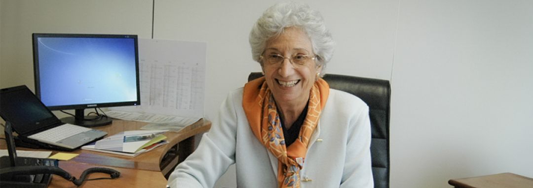 Hélène MIGNON à son bureau, alors présidente de l'Arseaa